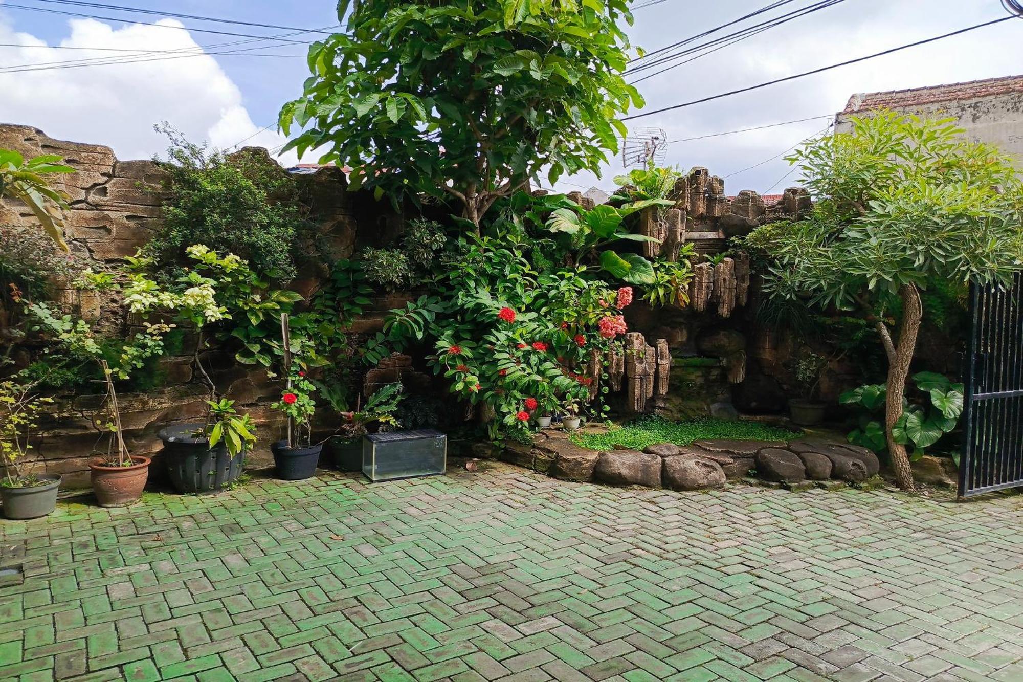 Adisa Homestay Malang Kültér fotó